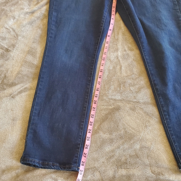 Levi's Ladies Classic Straight Leg Jeans, Size 16 - Picture 6 of 8